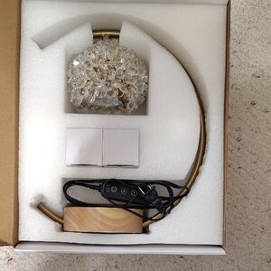 Elegant Gold and Crystal Women’s Accessory